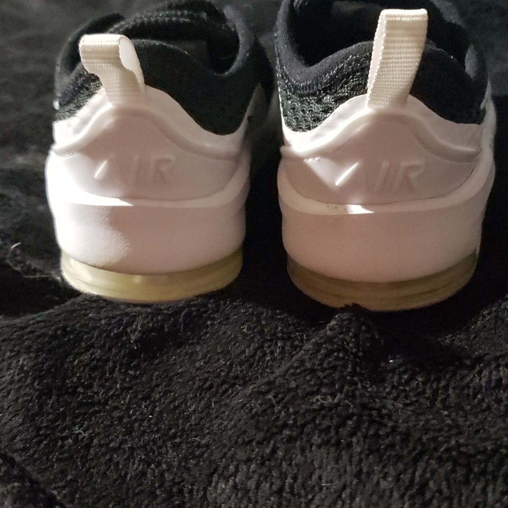 shoes - Picture 2 of 4